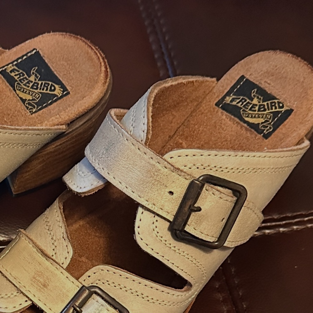 Freebird by Steven Women's Cream Leather Buckle Sandals